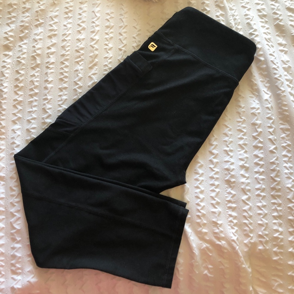 Black Fabletics cropped leggings